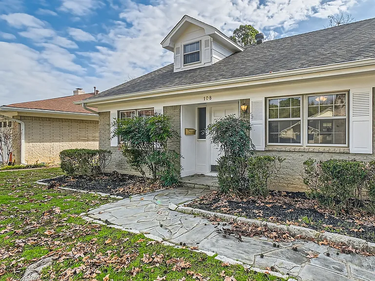 108 W Lilly Ln — Photo 21
