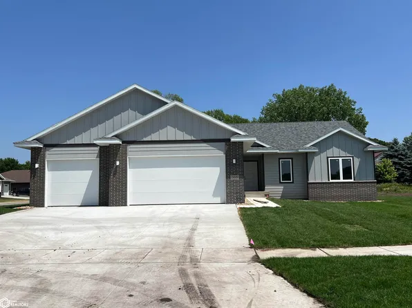305 W 12th Ave N, Clear Lake, IA 50428