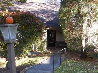 688 Heritage Vlg #B, Southbury, CT 06488