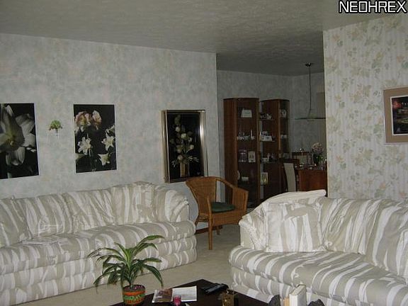 5th image of 396 Apple Hill Dr