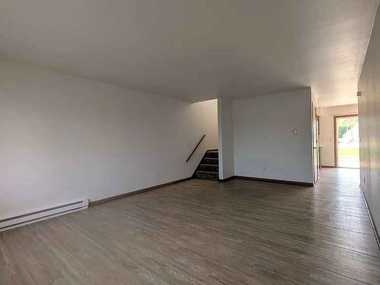 1516 Vogt Dr — Photo 17