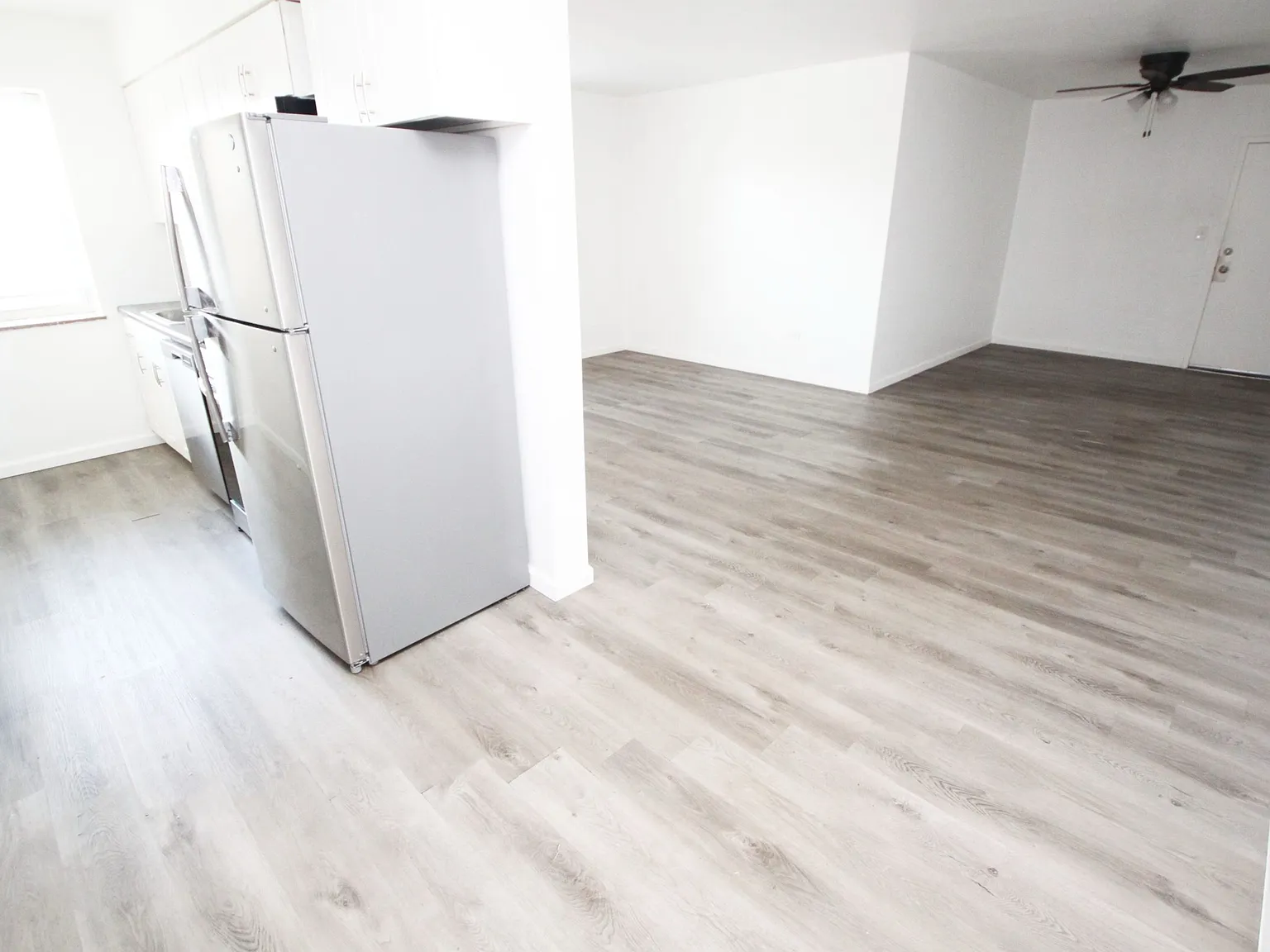 California Apartments — Photo 3