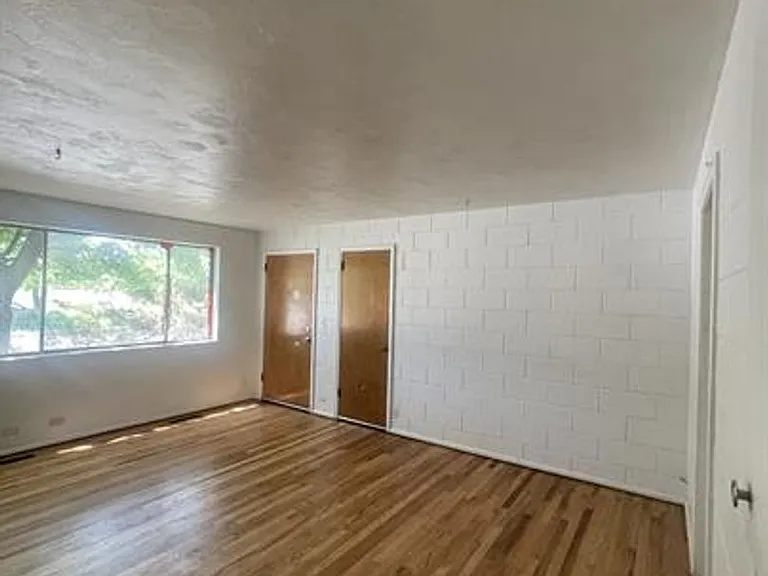 781 Oxford Dr — Photo 11