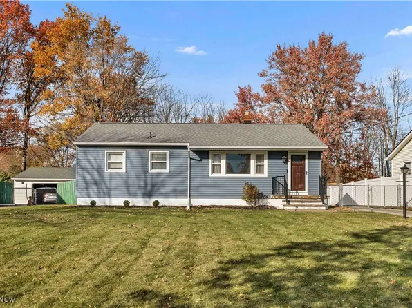 24154 Maria Ln, North Olmsted, OH 44070