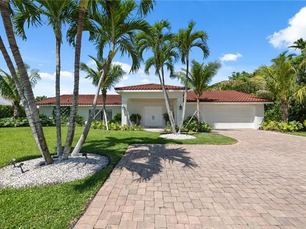 2085 Alamanda DR, NAPLES, FL 34102