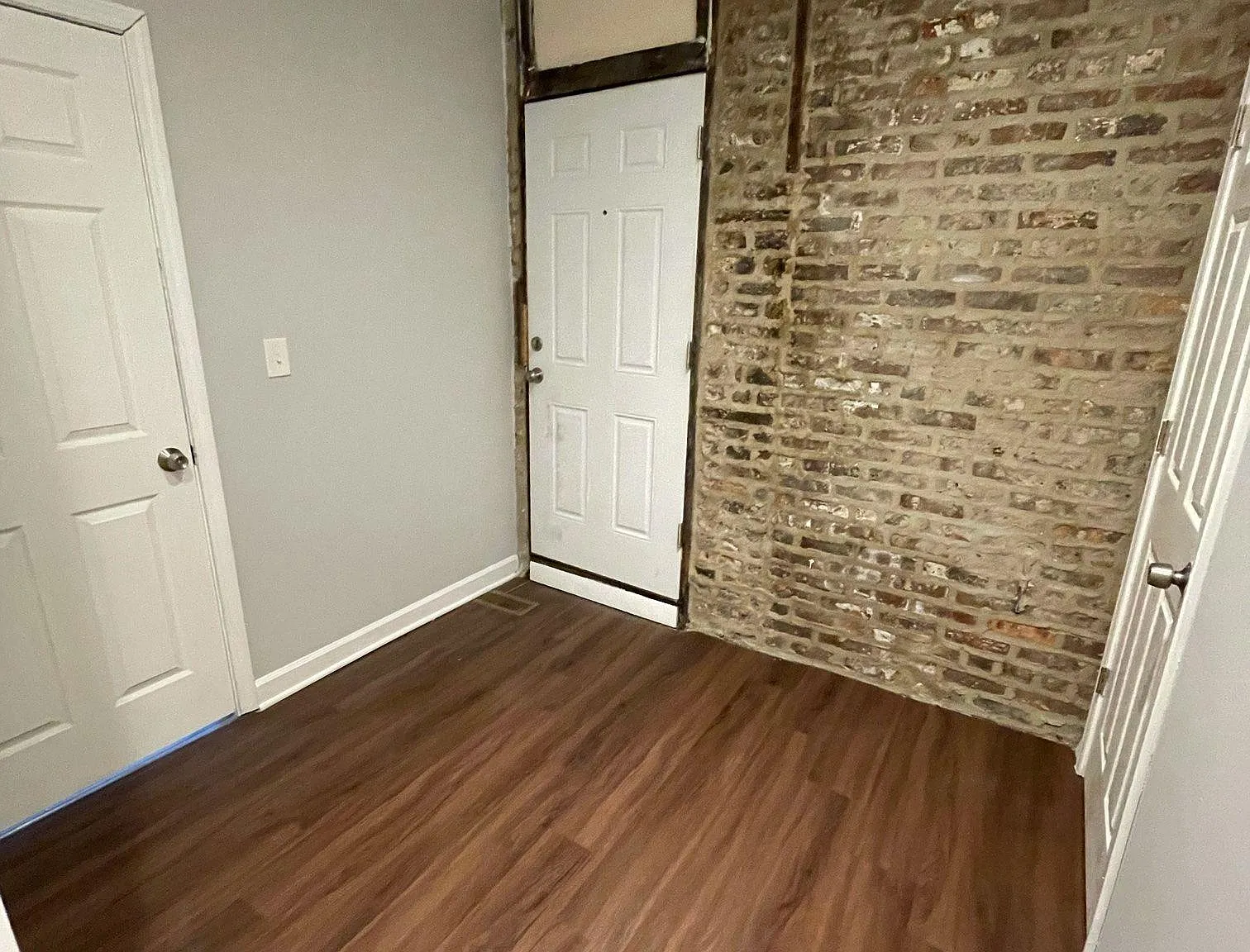 3 bed, 1200 sqft, $1,900 — Photo 2
