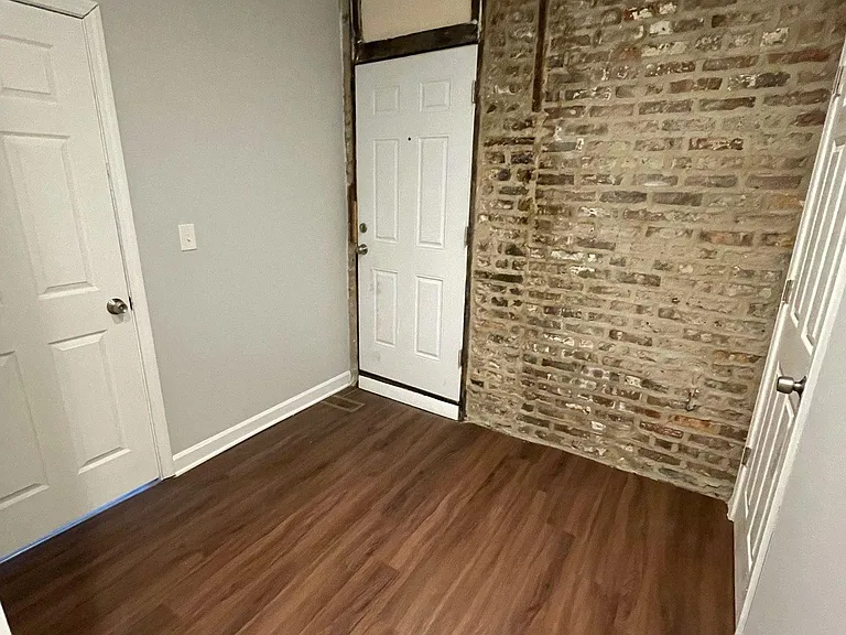 2409 S Hoyne Ave #109 — Photo 2