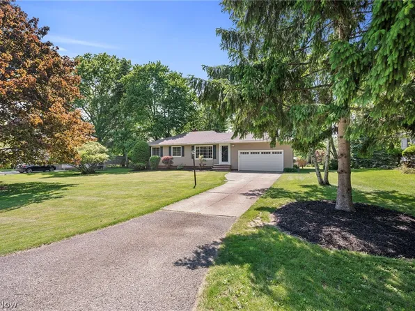 8194 Craig Ln, Broadview Heights, OH 44147