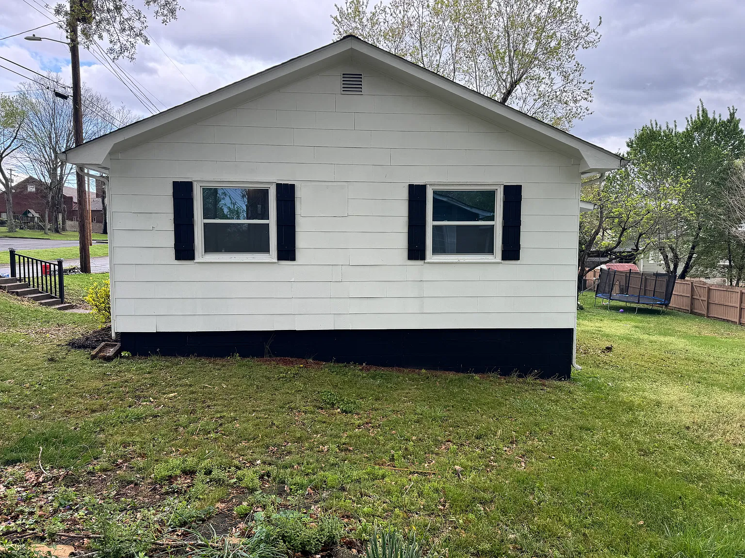 109 W Newkirk Ln — Photo 3