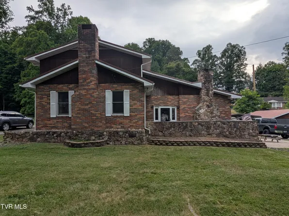 170 Pleasant Dr, Clintwood, VA 24228