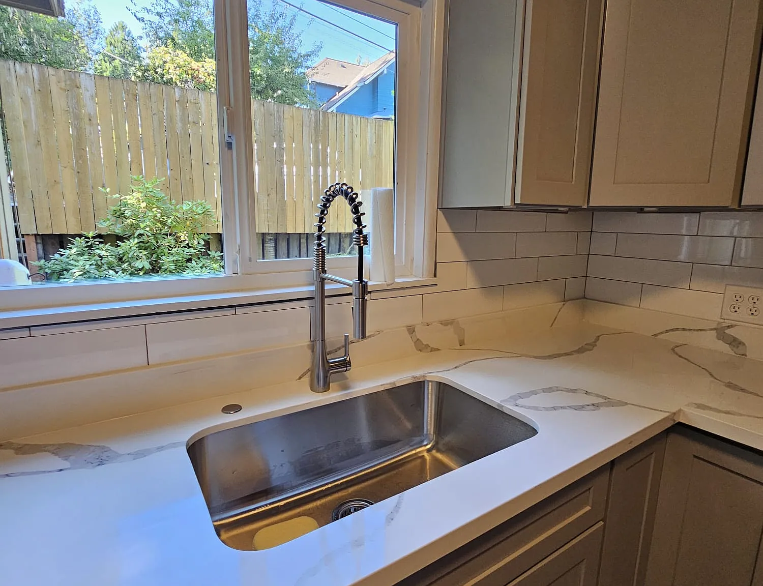 3 bed, 2200 sqft, $4,125 — Photo 3
