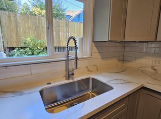 5513 20th Ave NE, Seattle, WA 98105