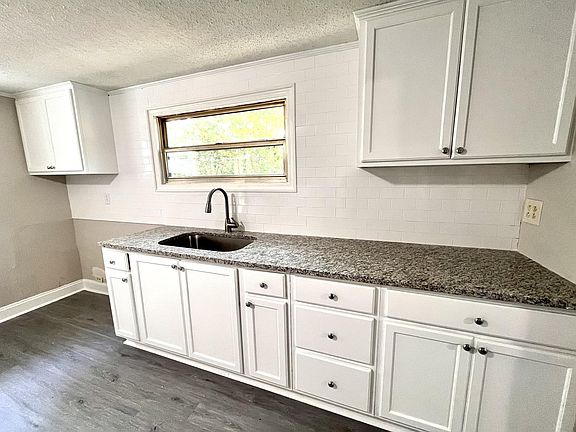 5th image of 515 W Henry St