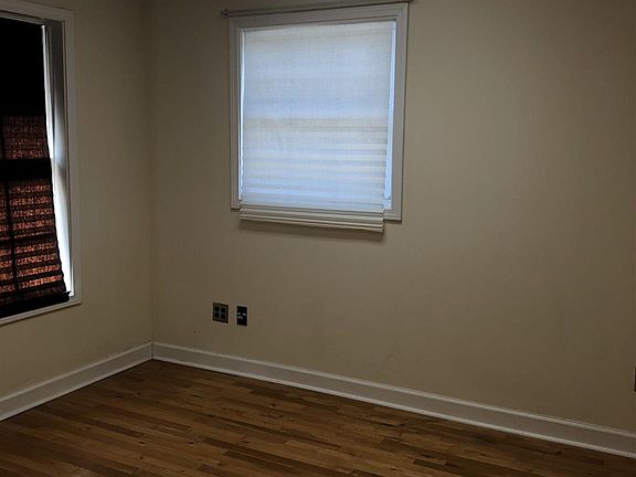 4th image of 486 King Ave