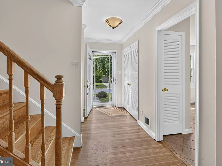 6035 Chatsworth Ln — Photo 2