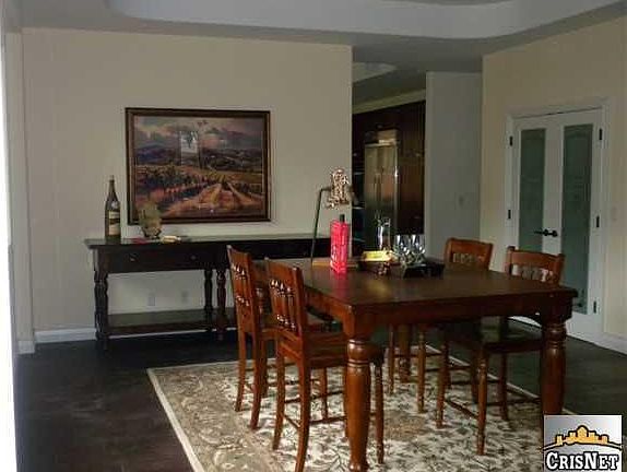 formal breakfast room