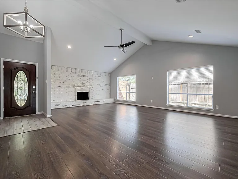319 Gentilly Dr — Photo 3