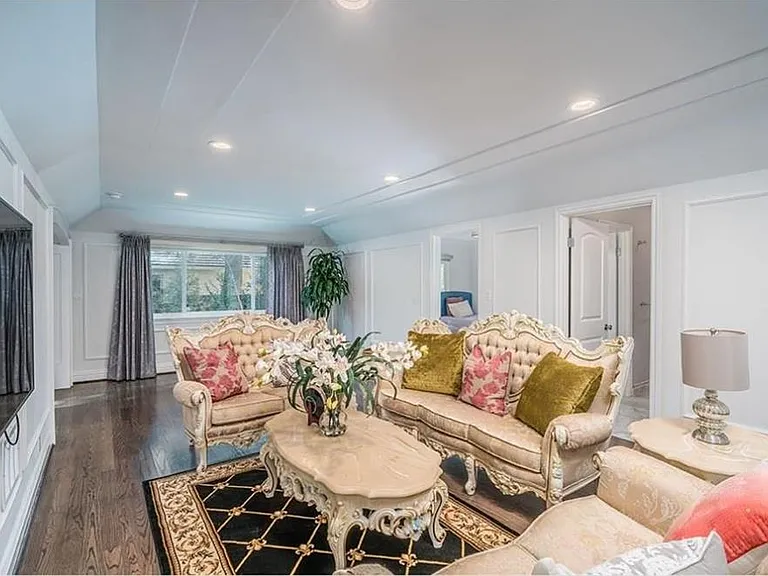 555 Sierra Madre Blvd — Photo 19