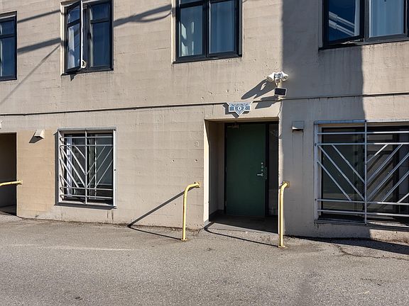 3rd image of 2556 E Hastings St #L2