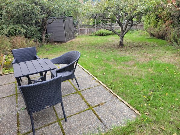 1822 Merida Pl #B, Saanich, BC V8N 5C9