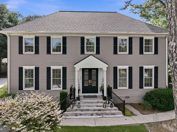 2859 Village Ct, Gainesville, GA 30506