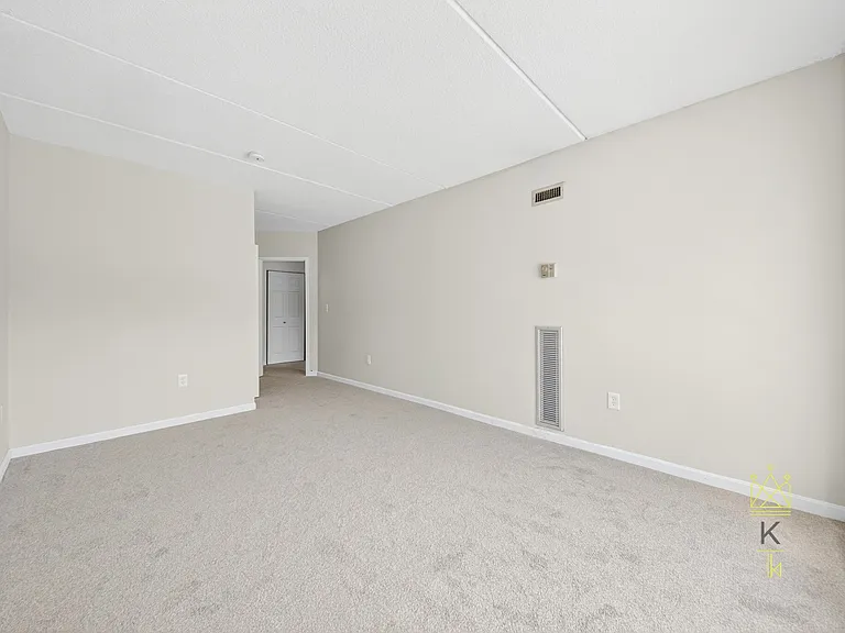 14 Heron St #208 — Photo 11