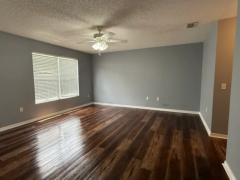554 Bristol Cir — Photo 23