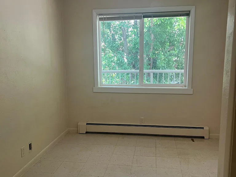 1430 E Ave NE #8 — Photo 5