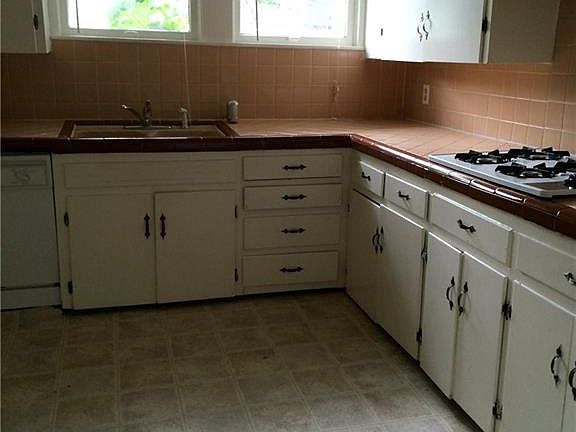 4th image of 4415 Wesley St