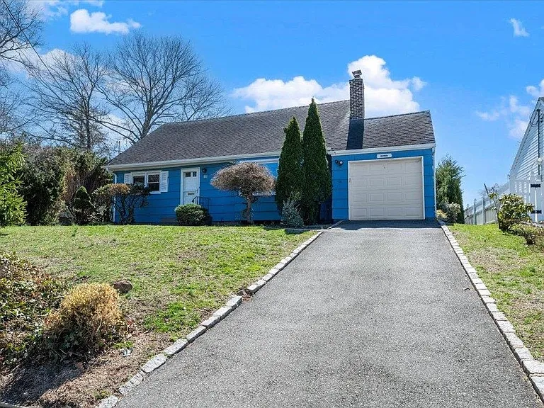 11 Glenwood Rd — Photo 1