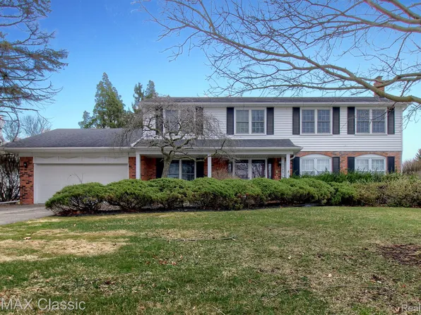 33951 Old Timber Rd, Farmington Hills, MI 48331