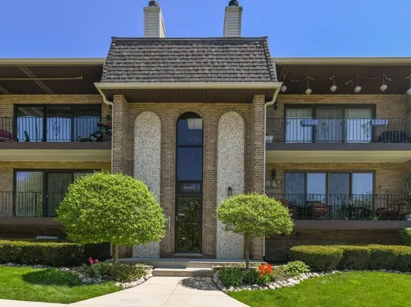 9192 Del Prado Dr APT 2N, Palos Hills, IL 60465