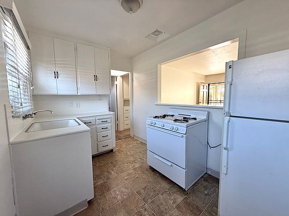 5th image of 2172 Felspar St