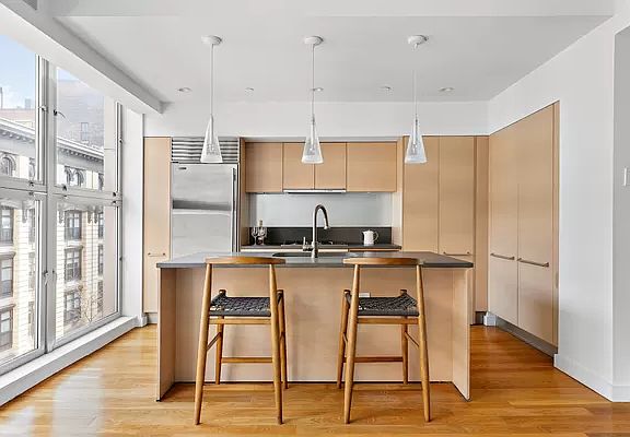 4th image of 136 W 17th St APT 6A