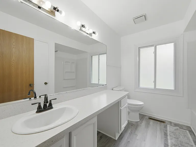 152 Dunbar Ln #B — Photo 8