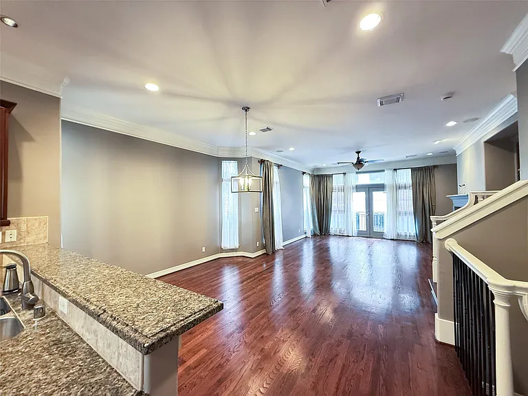 621 Hartman St — Photo 12
