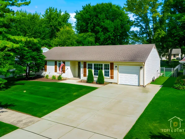 1825 N Kaspar Ave, Arlington Heights, IL 60004