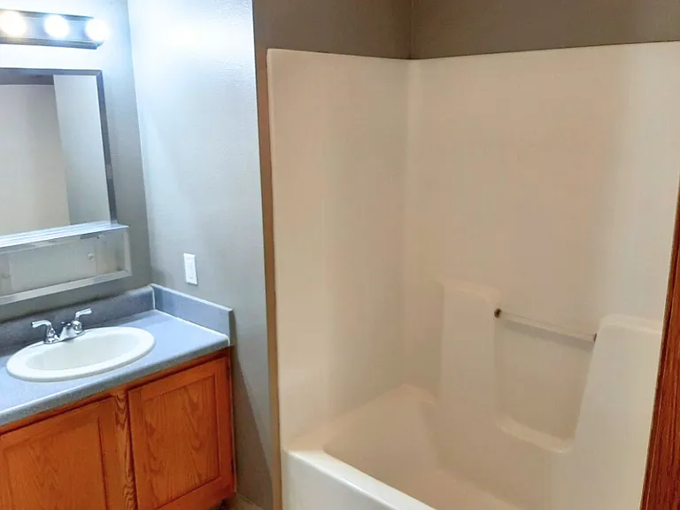 Shenandoah 48-Unit (Valley View Apartments) — Photo 7