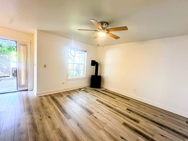 826 Park St — Photo 2