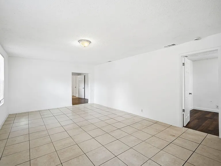 10019 N Jasmine Ave — Photo 5