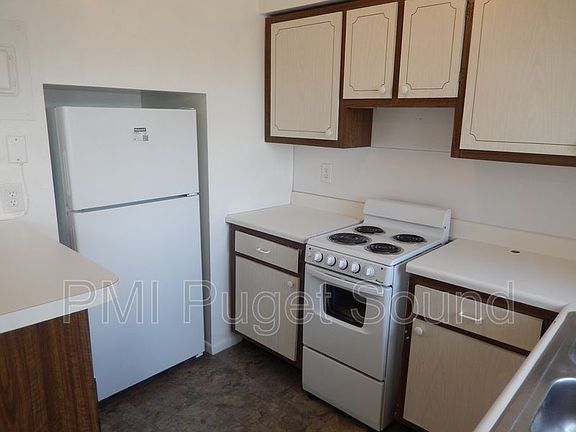 3rd image of 510 SE 9th St APT 10
