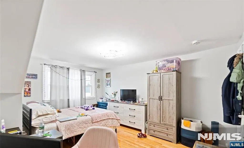 2 bed, 1.0 bath, $2,800 — Photo 4