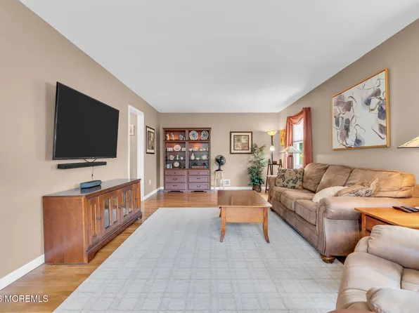 6 Detroit Court, Jackson, NJ 08527