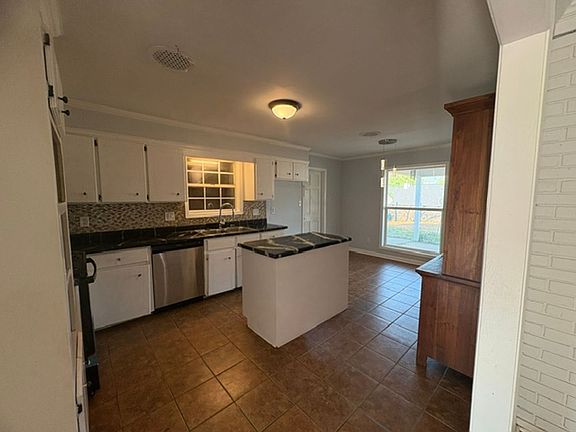 5th image of 1804 Bob White Dr
