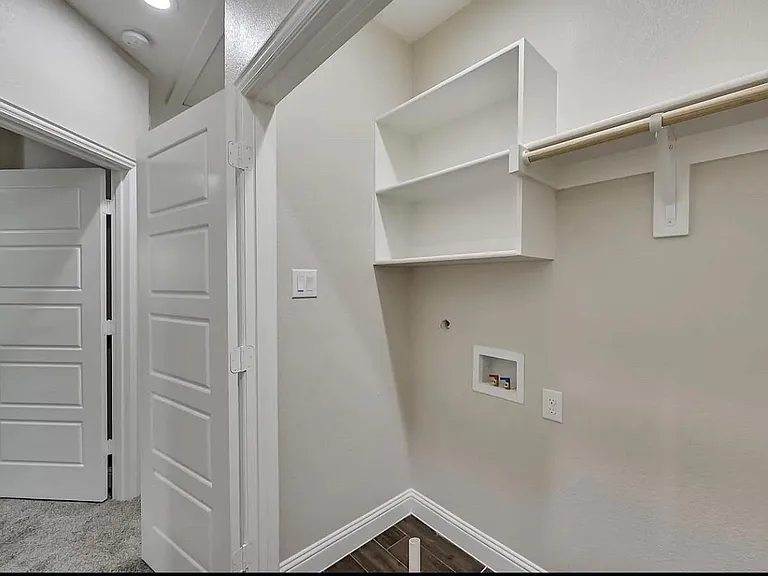 1705 Ash Crescent St — Photo 6