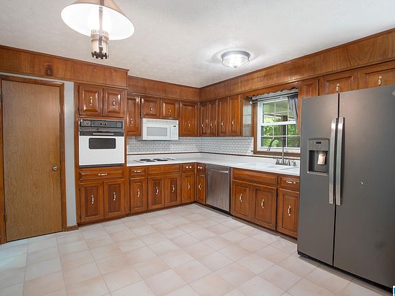 5th image of 346 Cedar Springs Dr