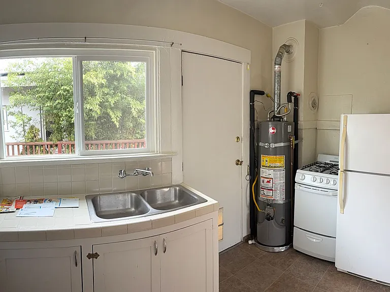 4426 Shafter Ave — Photo 13