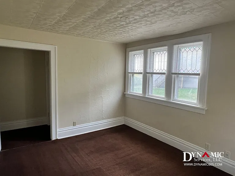 434 N Spring Ave | All Utilities Paid by Landlord — Photo 3