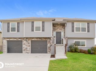 1401 N 9th St E, Louisburg, KS 66053