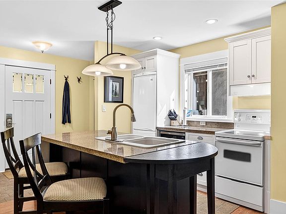 3rd image of 315 Robinson Rd #37